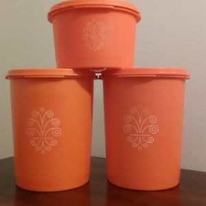 ***SOLD***Vintage Tupperware canisters.